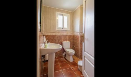 Can Trabal Villa Sleeps 10 with Pool and Air Con