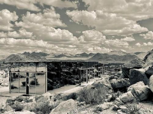 Invisible House Joshua Tree - SkyScraper with Pool