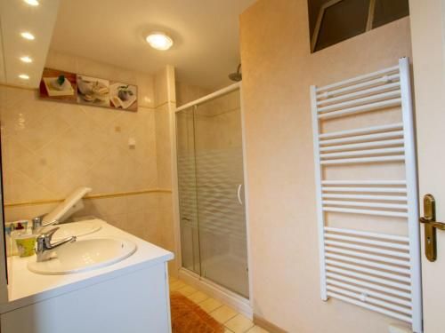 Gîte Cherveix-Cubas, 4 pièces, 7 personnes - FR-1-616-70