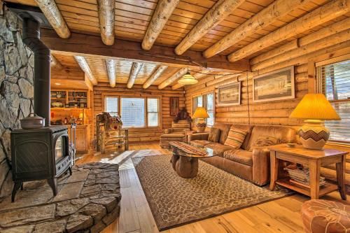 Custom-Built Cabin with Spacious Deck 5 Mi to Hiking