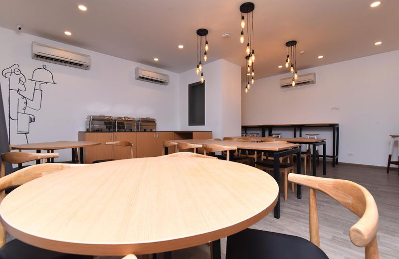OYO Townhouse 99 Rudra Inn Near Chhatarpur Metro Station
