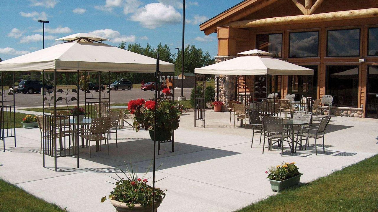 Cobblestone Hotel & Suites - Ladysmith