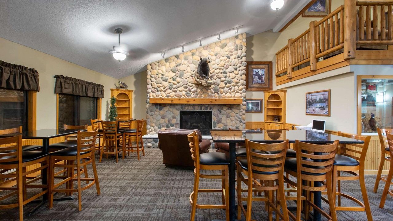 Cobblestone Hotel & Suites - Ladysmith