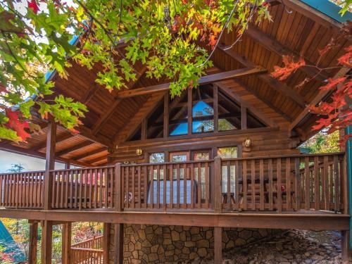 Enchanted View Lodge, 3 Bedrooms, Sleeps 10, Pool Access, Mountain View