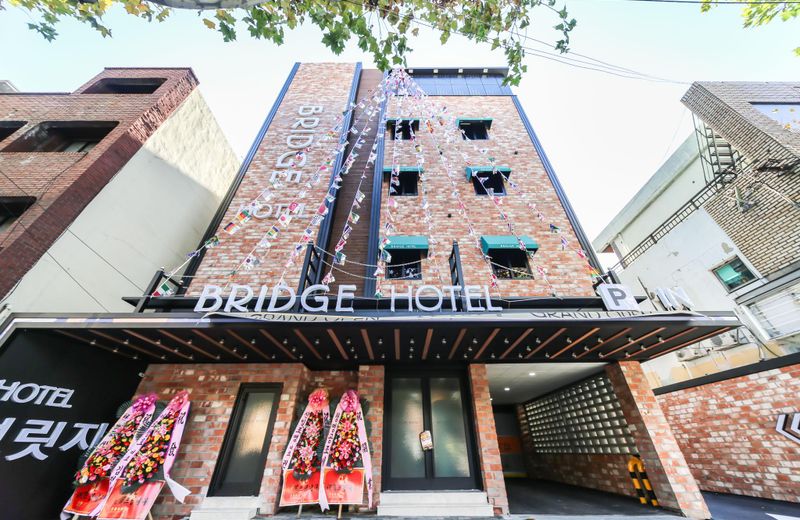Daegu Gyeongbuk University Bridge Hotel