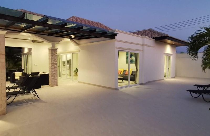 Fantastic villa with guesthouse, big pool & garden