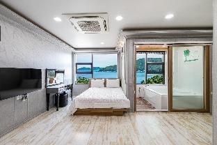 Geoje Marine Castel Pension