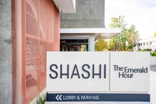 Shashi Hotel Mountain View, an Urban Resort