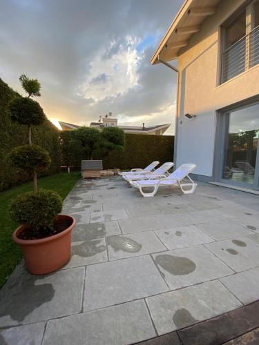 Outdoor Pictures 24
