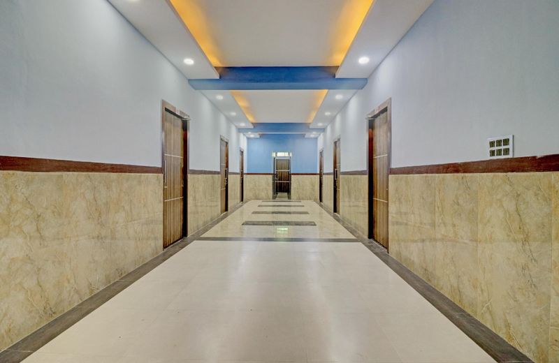 OYO ALG058 Kiran Palace