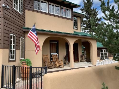 Brown Bear Lodge -