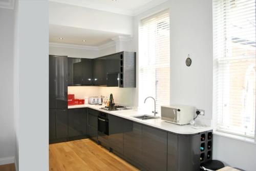 Continental Apartments at Wallis Square with FREE PARKING WiFi & NETFLIX