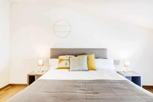 Besalú 3 modern apt w terrace y great views ac