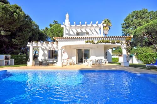 Great pool villa just a short stroll to the centre