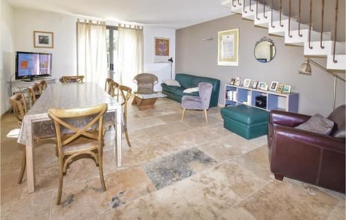 Awesome home in Saint Hilaire DOzilha with 4 Bedrooms, Private swimming pool and Outdoor swimming pool
