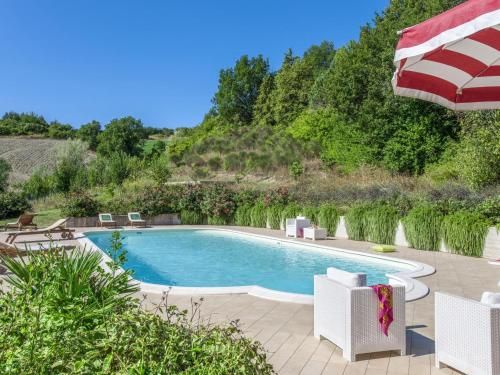 Beautiful Villa in Belforte all'Isauro with Swimming Pool