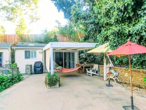 Hillside Bungalow Patio & Parking