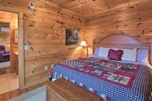 Smoky Mountain Living Grand Cabin with Hot Tub