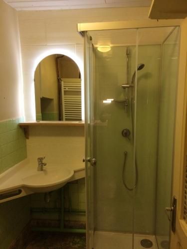 Maison de 2 chambres avec piscine partagee jardin amenage et wifi a Charmes