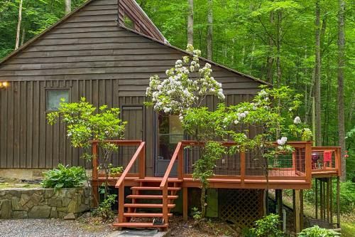 Riverside Cabin with Deck by Hiking Trails and Fishing