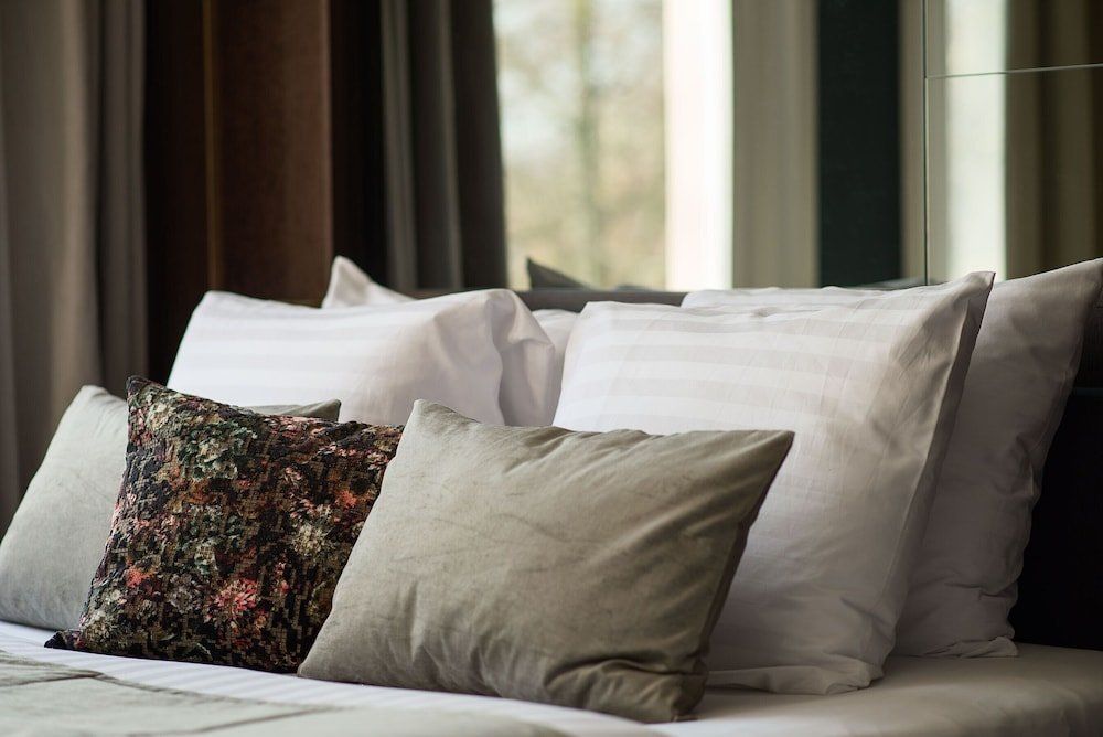 Spinoza Suites