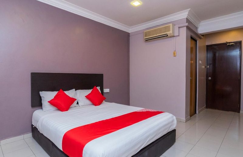 OYO 44027 Golden Horse Hotel