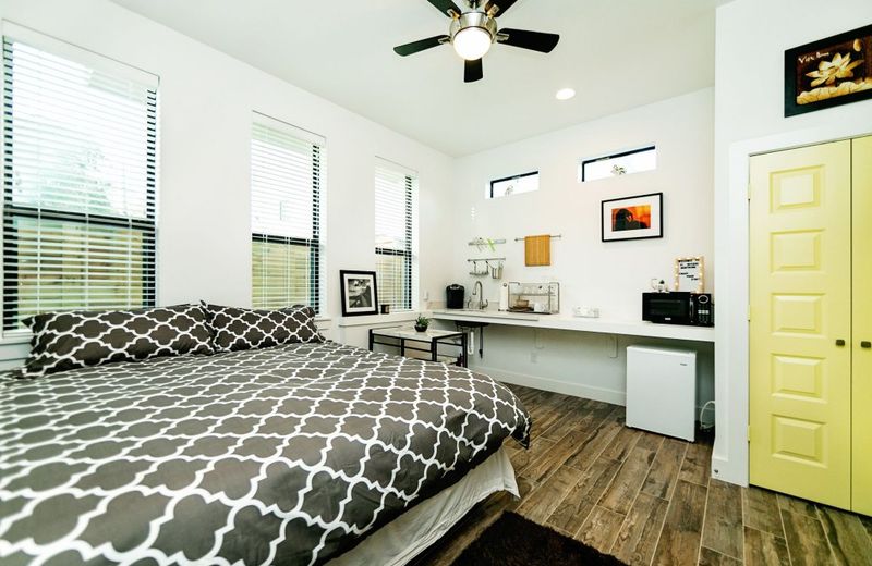Montrose Guesthouse Suites by Dunyha