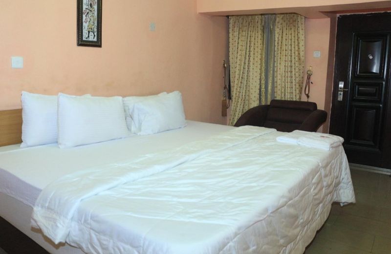 Keves Inn and Suites Hotel