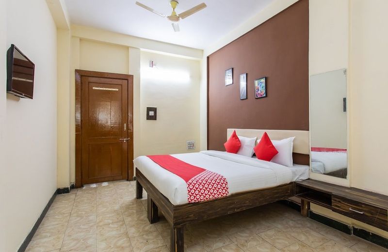 OYO 24109 Hotel Santushti