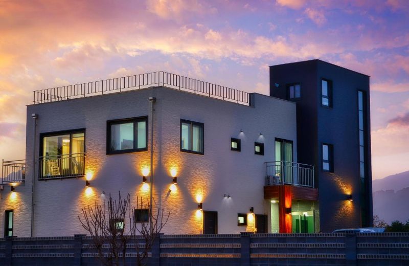 Sokcho Lasso Pool Villa Pension