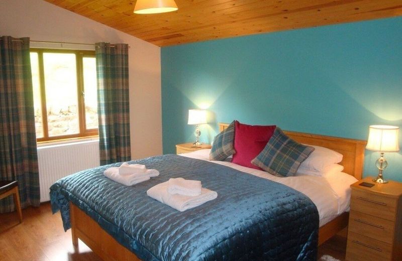 Woodpecker Lodge with Hot Tub near Cupar Fife