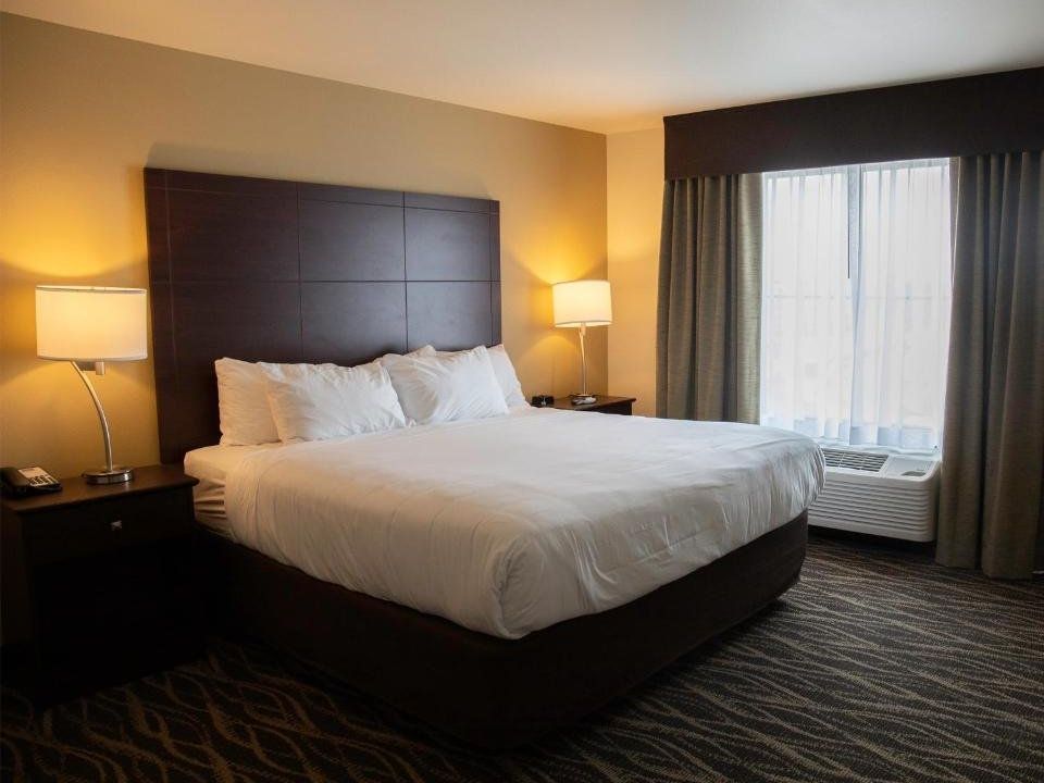 Cobblestone Hotel & Suites - Two Rivers