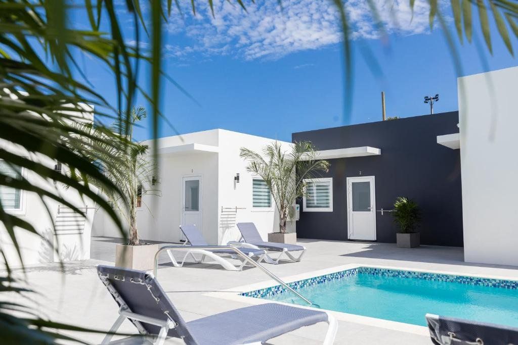 The Palm Leaf Apartments