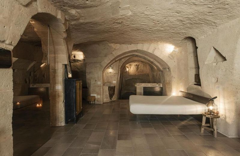 Aque cave