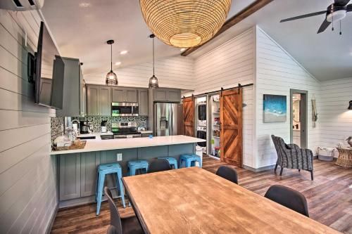 Charming and Cozy Eucha Abode At Grand Lake!