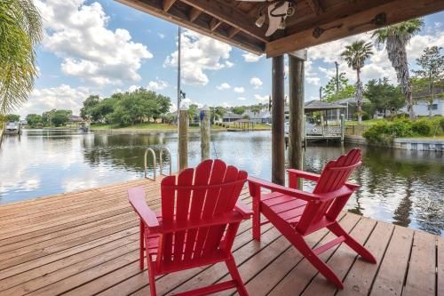 Splashing Dolphins, 3 Bedrooms, Private Pool, Pet Friendly, WiFi, Sleeps 9