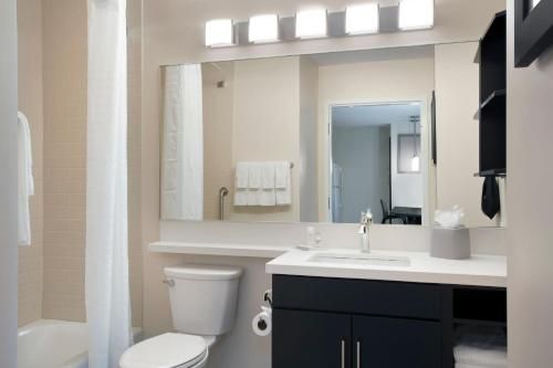 Candlewood Suites Miami Executive Airport - Kendall