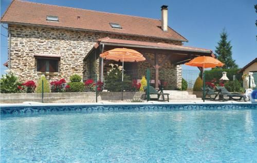 Stunning home in Payzac with 3 Bedrooms, Private swimming pool and Outdoor swimming pool