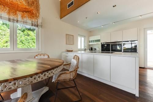 Villa Madrugada, beachside villa in Costabella