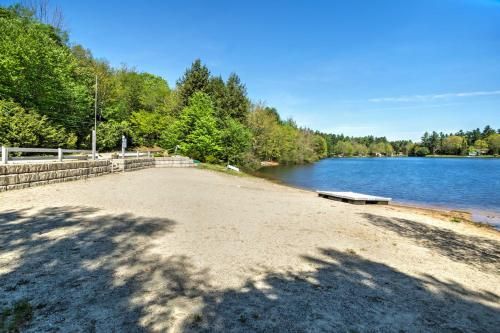 Breathtaking Newbury Cottage with Deck on Chalk Pond