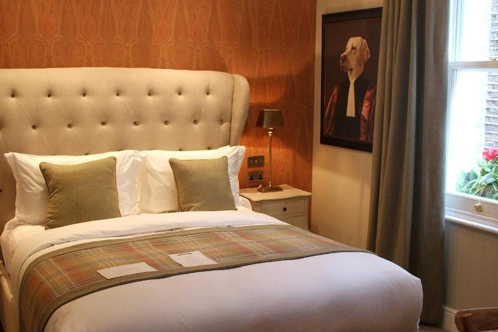 The Hayden Pub & Rooms