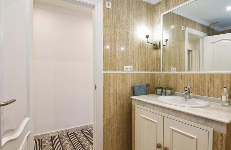 Chezmoihomes Glow and elegant 4 BR apartment in the heart of granada parking free