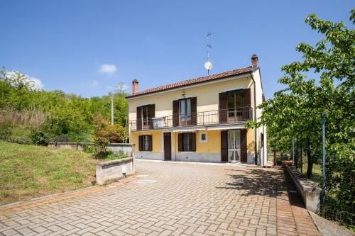 Villa Ciraldo in Monferrato with garden