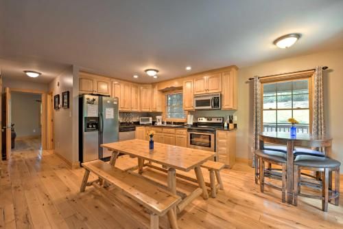 A Bit of Heaven Cabin Less Than 13 Miles from Boone!