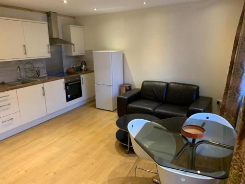 1-Bed unit 10 minute drive from Hellfire Caves