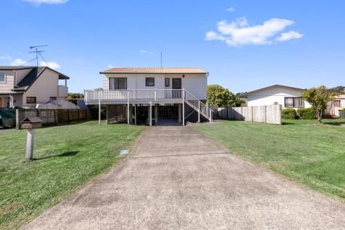 Snells Seaside Bach - Snells Beach Holiday Home