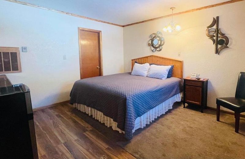 Cedar Wood Inn