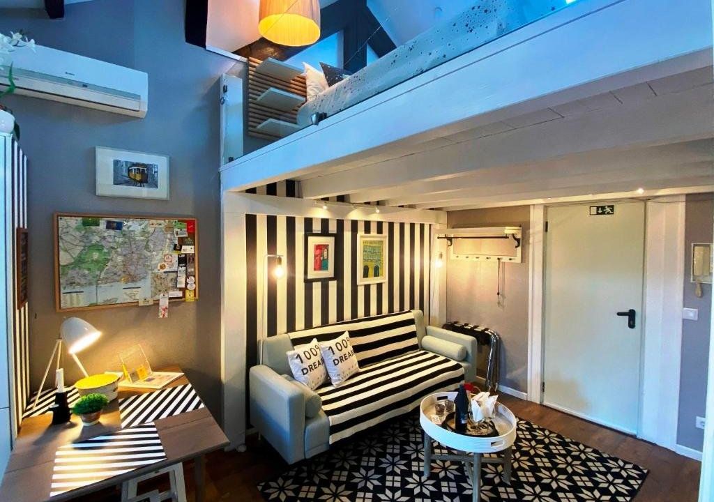 Studios with Mezzanine Rua da Moeda
