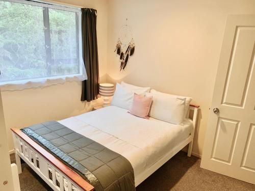 Six Kamahi Guest House & Studio Unit