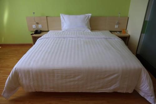 7Days Inn Hami Baofeng Market